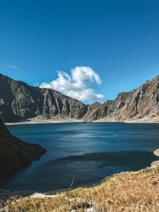 Jaw-Dropping Adventure: Mount Pinatubo’s Epic Views & Turquoise Crater Lake 🇵🇭⛰️