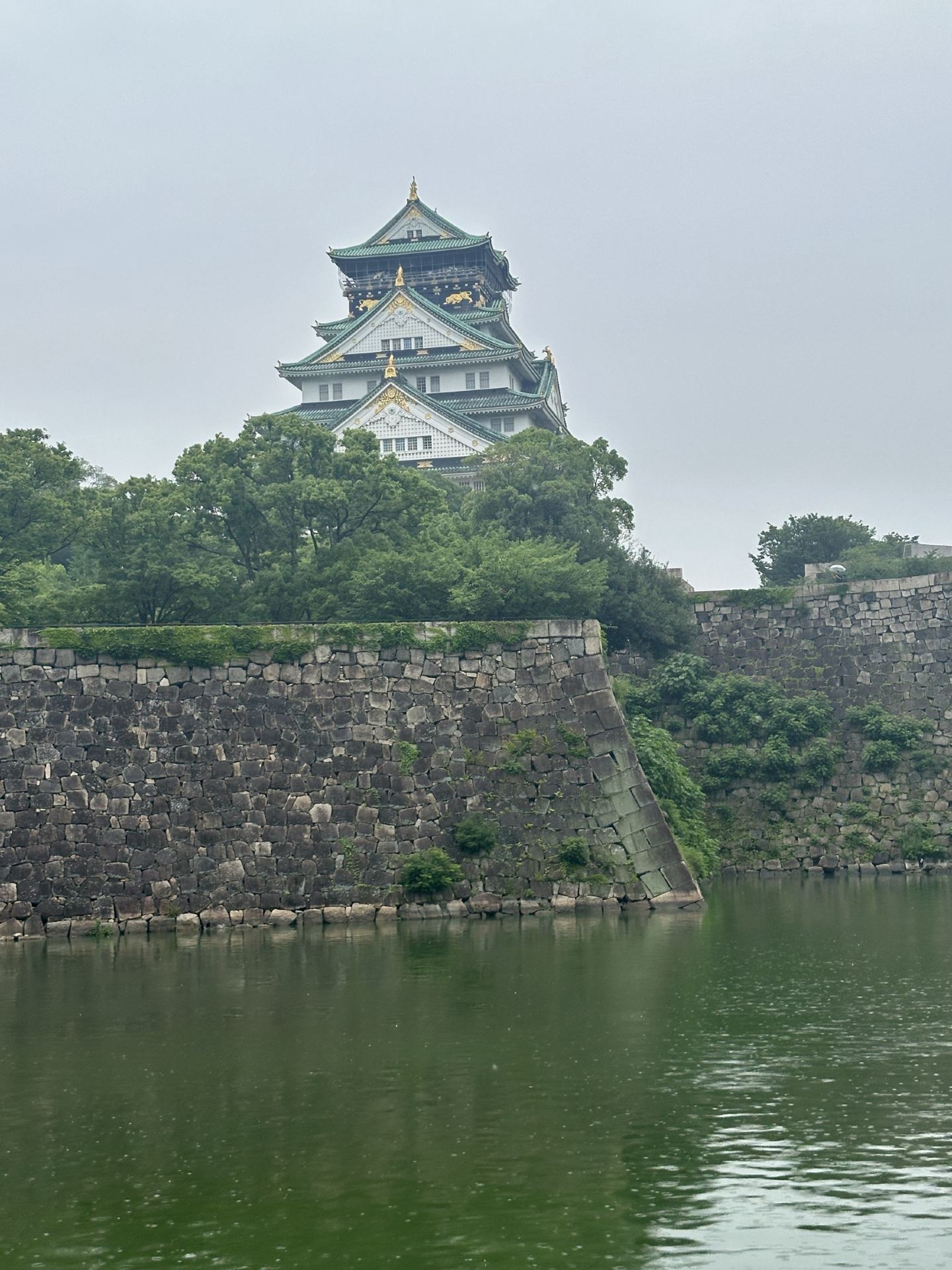 穿越時空的歷史迴響：大阪城漫遊記。