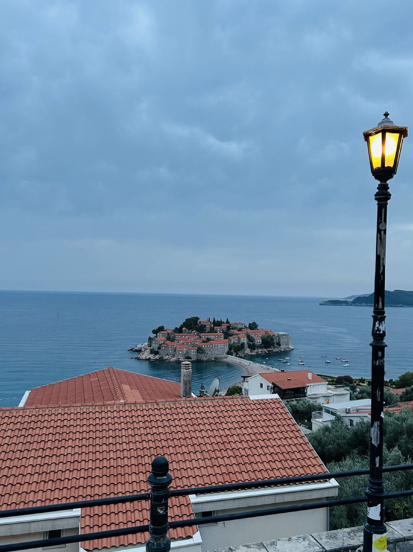 📸 SVETI STEFAN IN MONTENEGRO, EXPECTATION VS REALITY