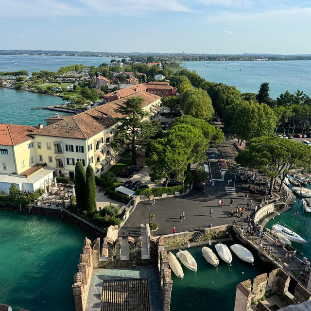 美丽的西尔庙内小镇(Sirmione), Lake Garda(加尔达湖), Italy 