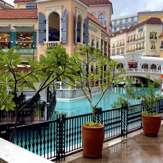 Would you believe me if I told you this is in a mall? 