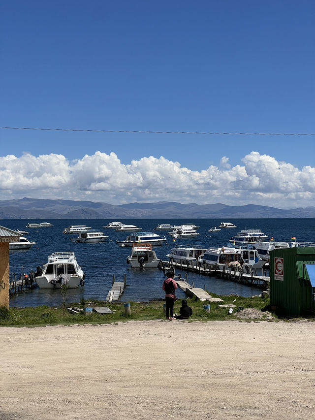 Lake Titicaca is the highest lake in the world 🇧🇴