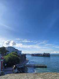 加勒比海的時光機！🇵🇷 走進「老聖胡安」：色彩、古堡與 Piña Colada 的完美融合！