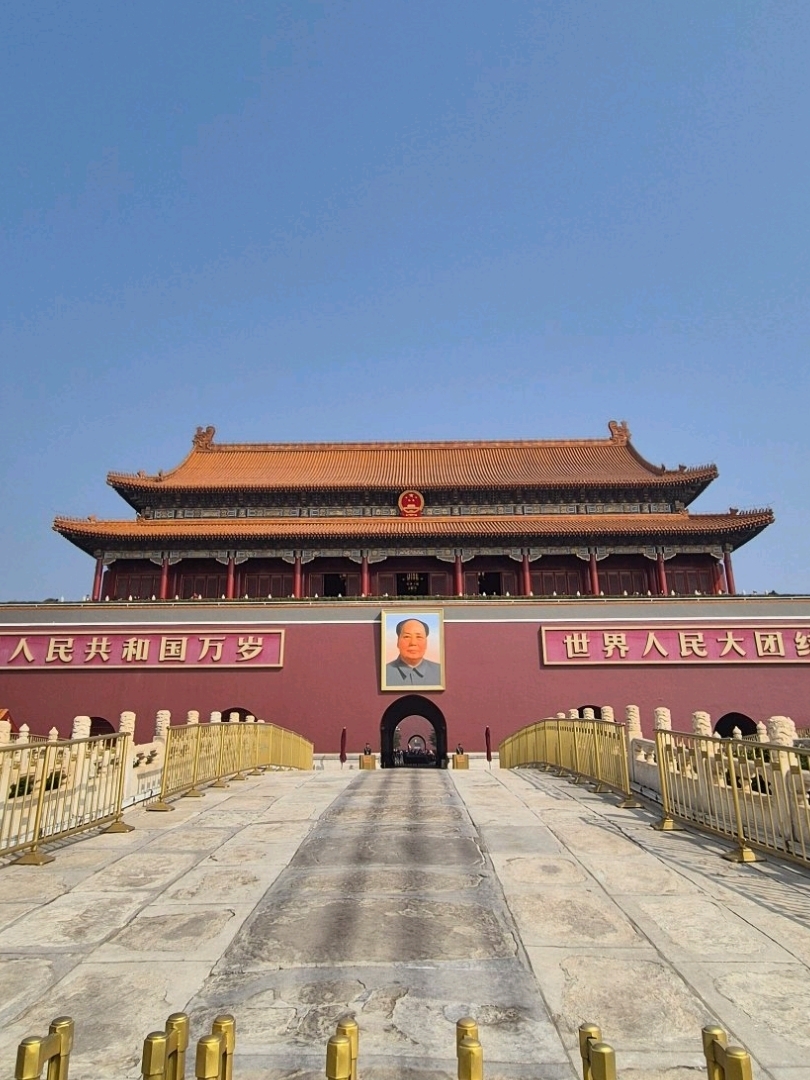 When I arrived in Beijing, I thought I had planned everything perfectly.

By the end of my first day, I realized I'd made several rookie mistakes.

Here are a few that are easy to avoid:

🚶 Trying to do too much in one day. Beijing is enormous. Visiting the Forbidden City, Temple of Heaven and the Summer Palace all on the same day sounds possible... until you factor in the distances and the amount of walking.

🎟️ Not booking attractions in advance. Some of Beijing's most popular sites, including the Forbidden City, require advance reservations and can sell out, especially during holidays.

👟 Underestimating how much you'll walk. Even inside a single attraction, it's common to walk several kilometers. Comfortable shoes are essential.

🚇 Avoiding the subway. At first I thought taxis would save time, but Beijing traffic can be intense. The subway is often the fastest way to get around.

🥟 Eating only near tourist attractions. Some of my favorite meals were in small neighborhood restaurants just a few streets away from the main sights.

🌳 Skipping the parks. Many first-time visitors focus only on famous landmarks, but places like Jingshan Park, Beihai Park and the Temple of Heaven grounds offer a glimpse into everyday life, with locals dancing, singing, playing cards and practicing tai chi.

Beijing is one of those cities where slowing down often leads to a much better experience.

💬 What mistake do you always try to avoid when visiting a big city? 🇨🇳 #firsttimermistakes 