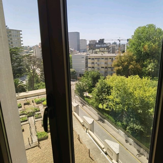 不在遊客區的商旅住宿～波圖皇冠假日酒店