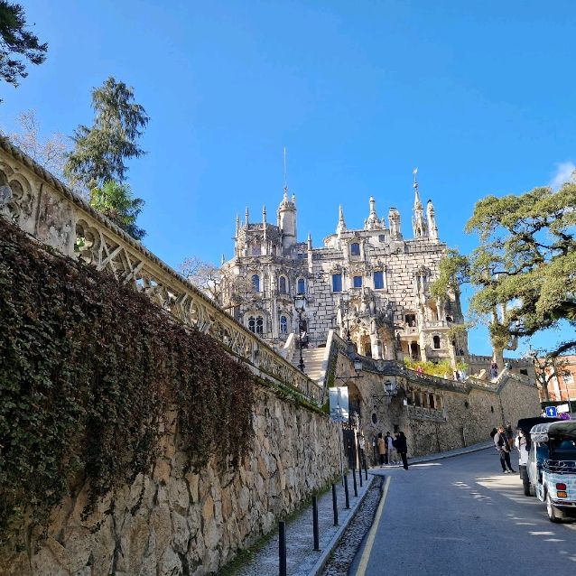 🏰✨ Discover Quinta de Regaleira! 🌳🌹


