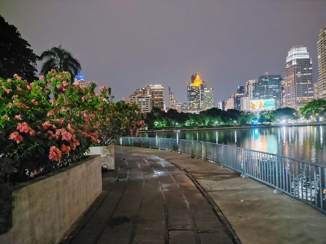 Beautiful Benchakitti Park at night 😍
