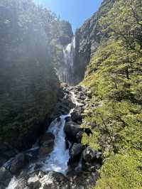 🏔️💦 Devil’s Punchbowl Waterfall: An Alpine Wonderland