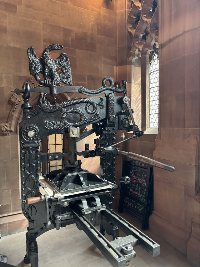 🇬🇧 約翰·萊蘭茲圖書館（John Rylands Library）📖