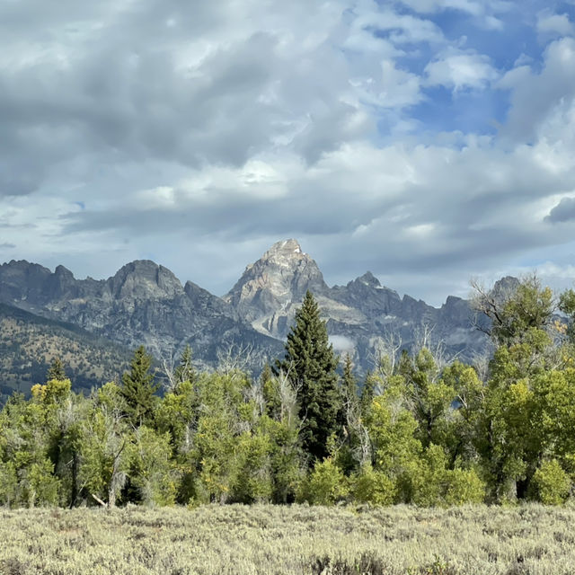 🚗 Grand Teton National Park Transportation Tips: Cruise Through the Mountains in Style ⛰️🛣️