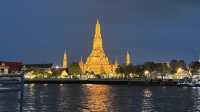 Bright lights, bustling streets, and unbeatable street food – Bangkok never sleeps.