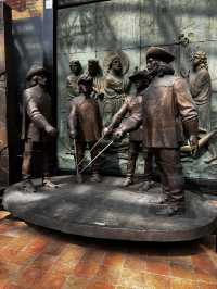 🎨 Unlock Your Eyes to Art: Gallery of Genius Zuraab Tsereleli Right in Moscow's Heart! 
