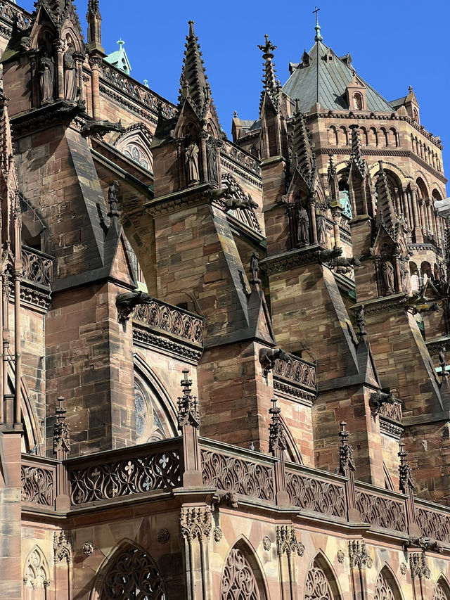 Skyward Majesty – Strasbourg’s Notre-Dame Cathedral Will Leave You Speechless ✨🕍  
