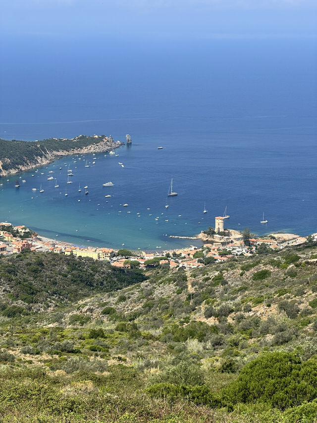 Sail into the Mediterranean charm of Isola del Giglio!