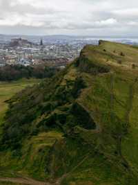 🏰 Edinburgh: A City of Castles and Closes 🌿📚🍺