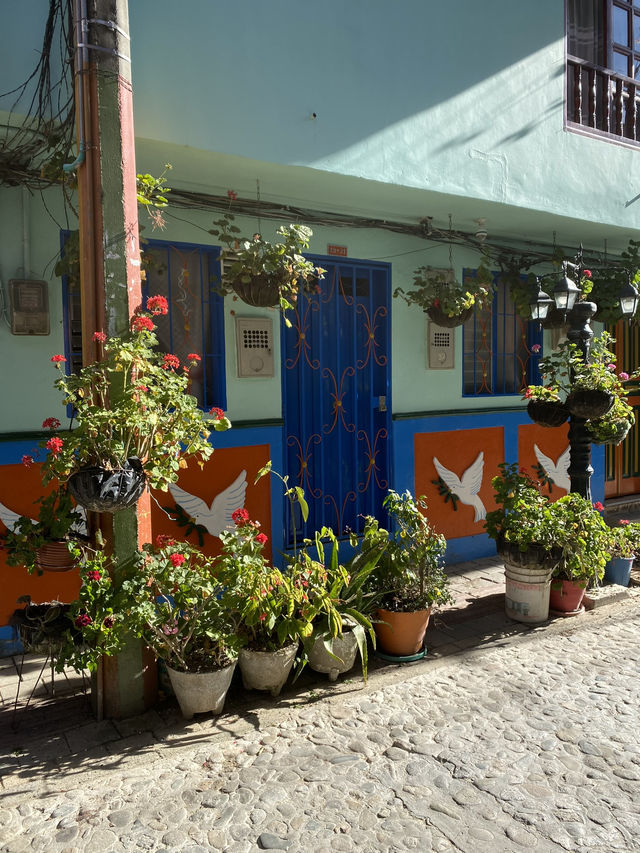 Colombia Trip: Chromatic Streets in Guatape is perfect for Influencers!