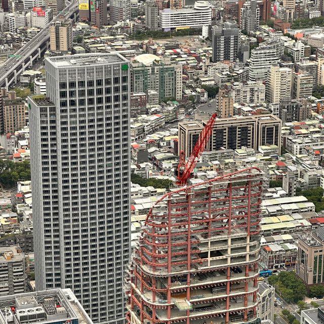 The view from the top of Taipei 101 🏙️ 