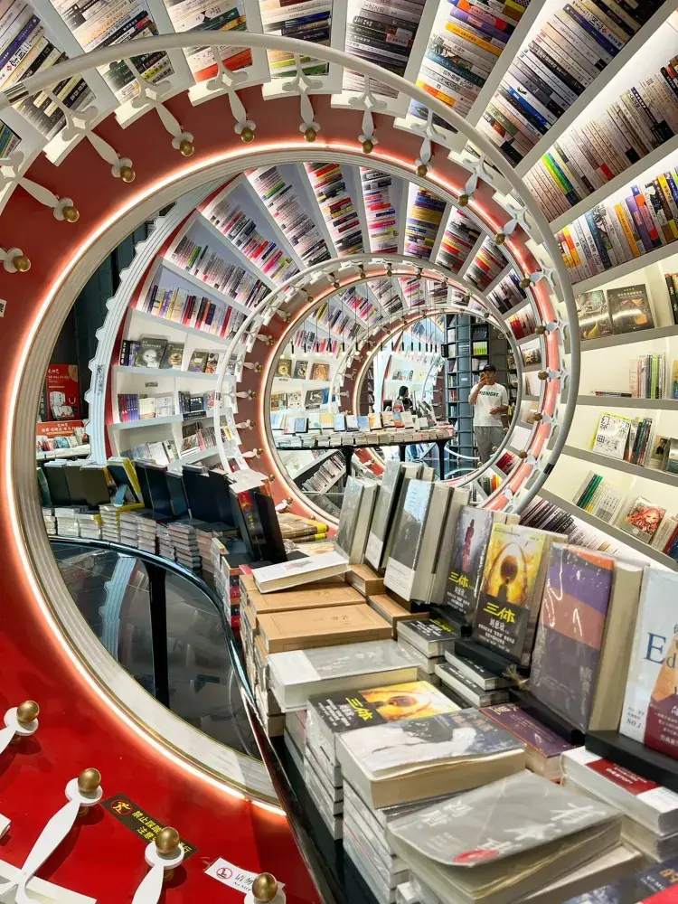 在深圳建議去一趟這間《時空書店》|鐘書閣