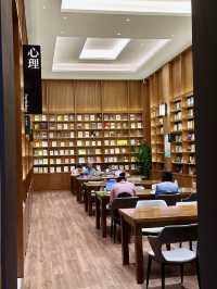 超美！豐台壕氣十足的圖書館【泰舍書局】