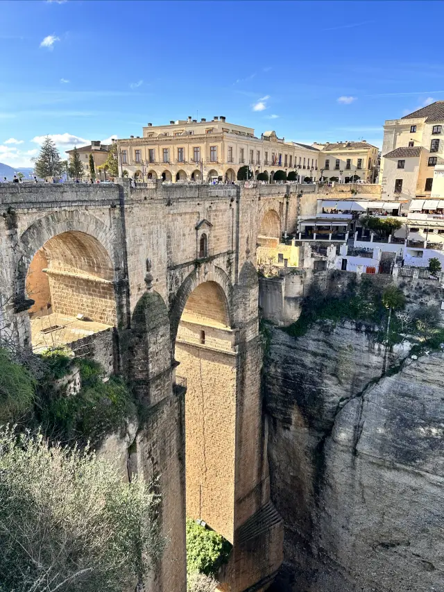 Walking guide and 'pitfall avoidance' tips for the New Bridge in Ronda, Spain