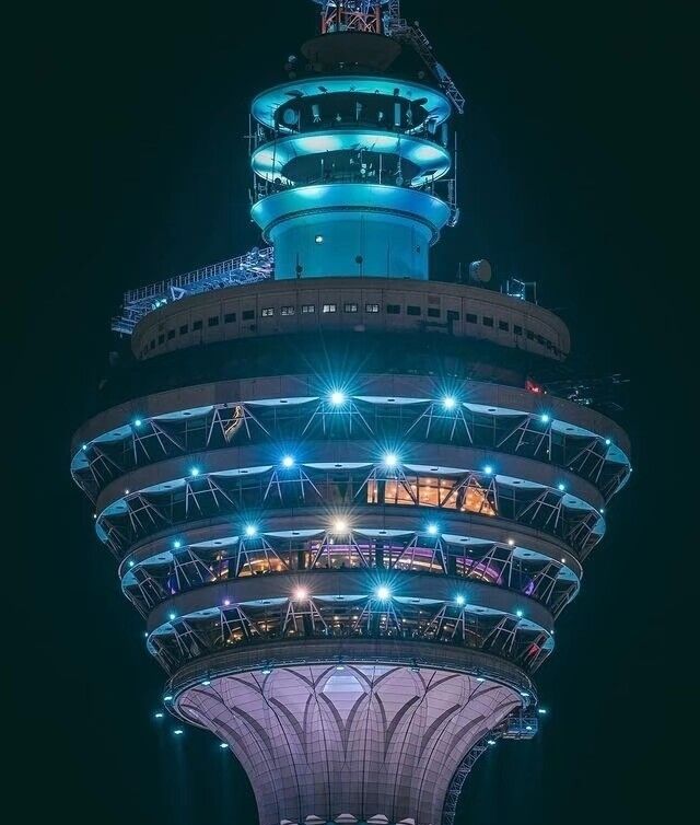 馬來西亞吉隆坡夜景，雙子塔莎羅馬行人天橋