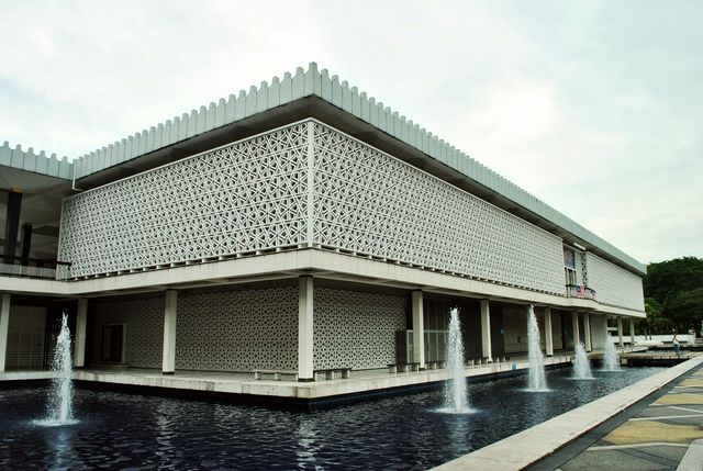 走進吉隆坡國家清真寺，感受空靈幽靜的氛圍