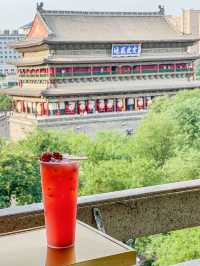 An exceptional viewing spot at the Drum Tower‼️ Enjoy hotpot and the view without compromise!
