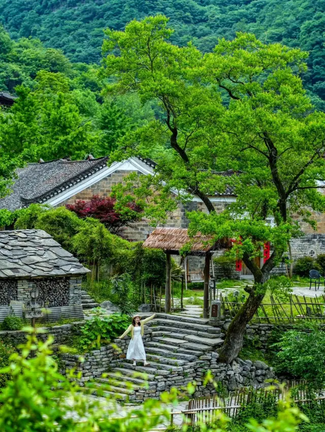 Just 3 hours away from Wuhan, there lies a secluded ancient village with no inhabitants