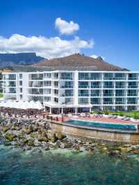 🌟 Cape Town Escapes: Luxe Stays at Radisson Blu! 🌊