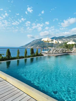🌟 Maiori Marvels: Unwind at Hotel Botanico San Lazzaro 🌴