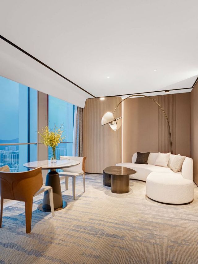 🌟 Shenzhen Staycation Gems: Pullman's Artistic Retreat 🏨✨