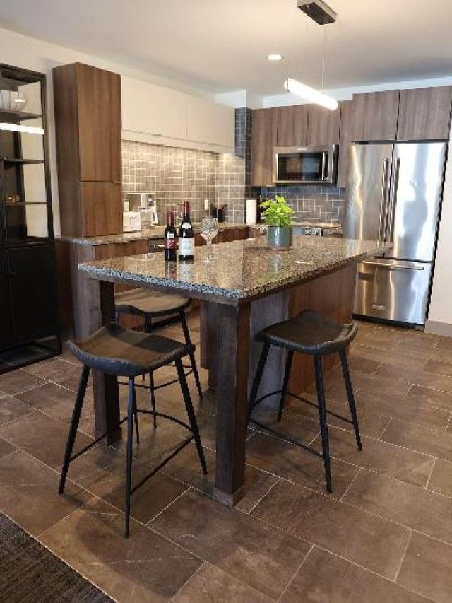 🌟 Cleveland's Cozy Corners: Kimpton Schofield Hotel 🛎️✨