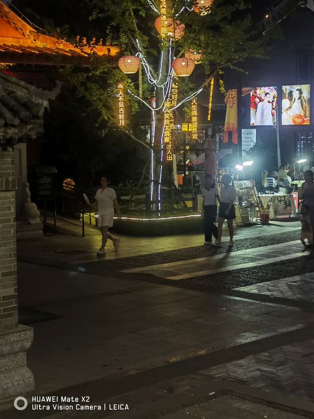 皇家驿站是驻馬店賞月的好去處。
