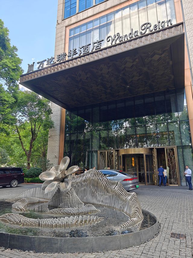 全國酒店我來試——外灘萬達瑞華酒店。