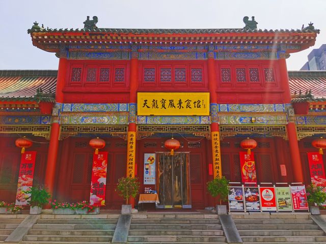 探索千年古寺。