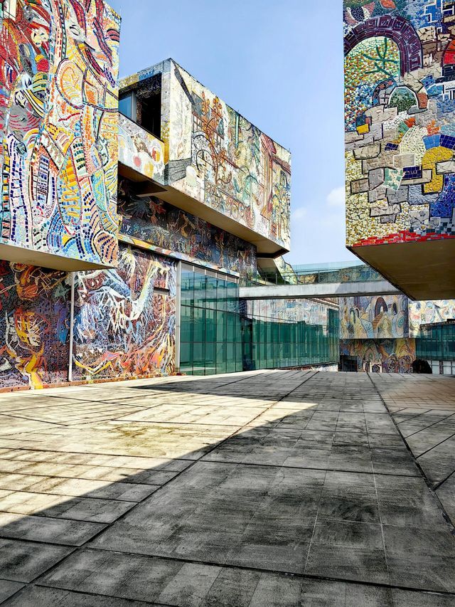 重慶|羅中立美術館•逛美術館囉。