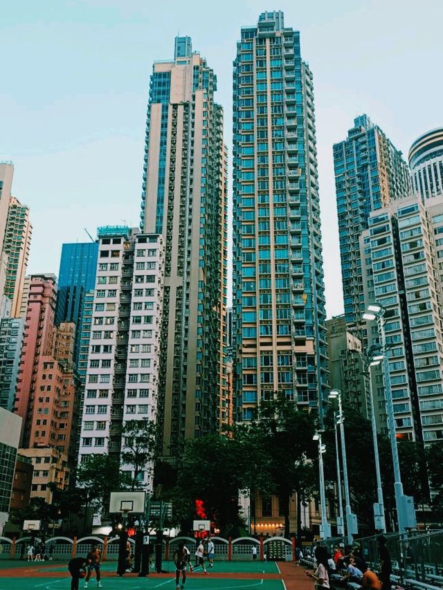 City of The Colossus: Hong Kong, Touching The Sky