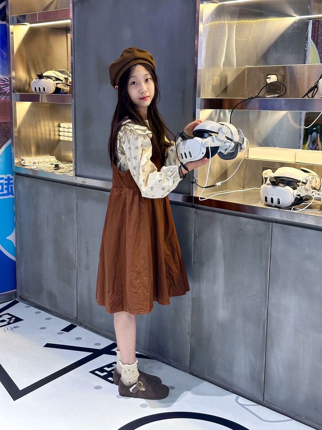 陪孩子和愛麗絲一起去兔子洞歷險吧。 陪孩子和愛麗絲一起去兔子洞歷險吧。