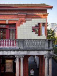 杭州新展相對於展覽這個建築更值得一看。