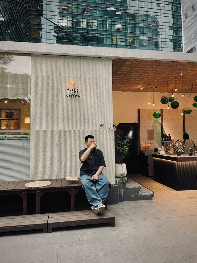 深圳新店｜活力滿滿的多巴胺天台咖啡室。