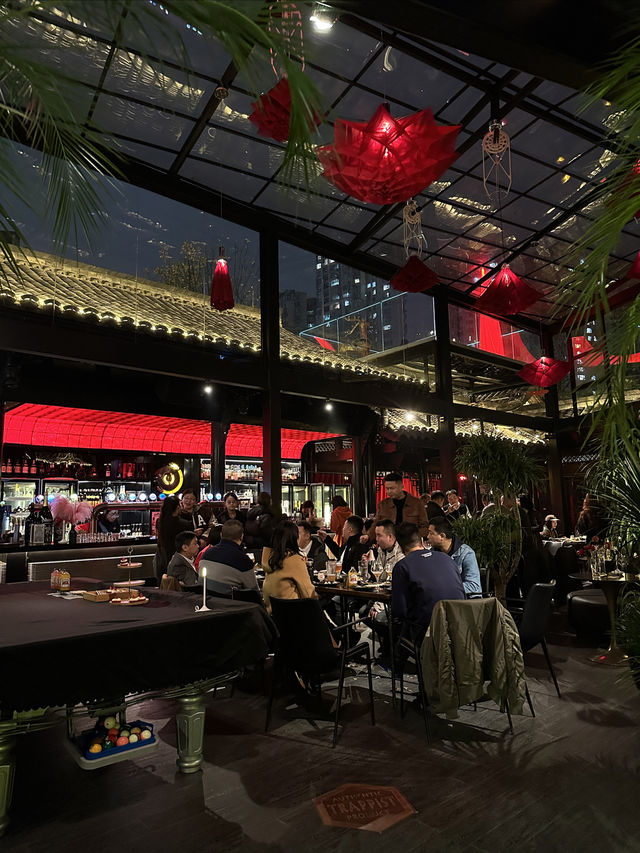 成都新開的四合院 bar！！快來上房揭瓦。