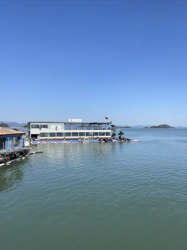 6 of the most beautiful fishing villages, where you can go fishing and eat seafood. 