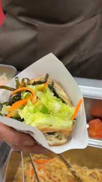 遼塔文化園附近有家肉夾饃，香氣四溢！