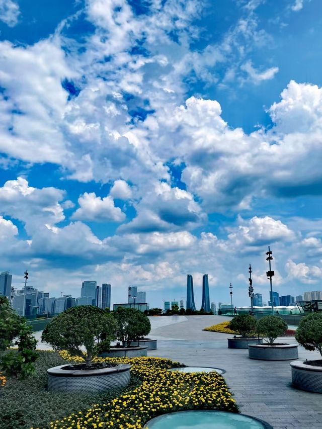 杭州的夏日晴空令人驚艷。