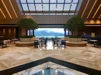 集山、湖、優秀人文建築於一體嘅高級酒店！