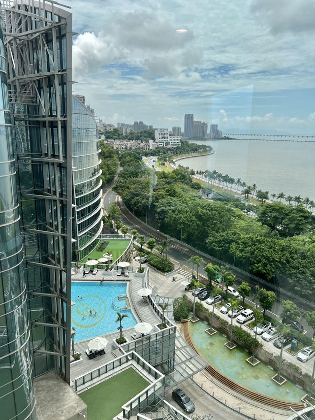 🌊【珠海海景房「沉浸式療癒」！躺在床上追日出，泡澡還能看山景樹林～我願稱之為「來5678次的理由」～】