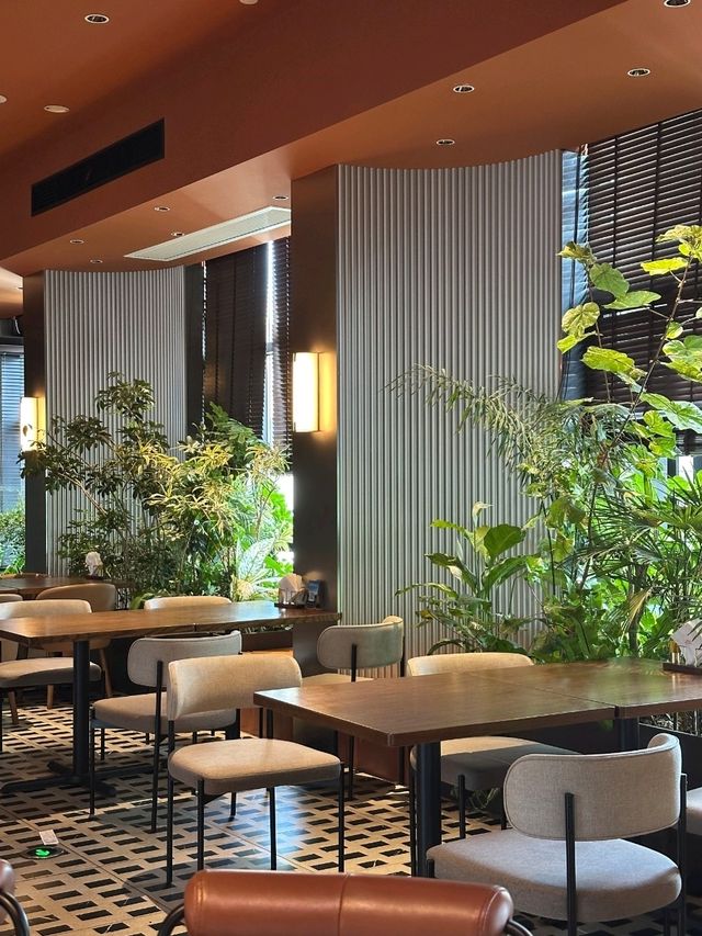 ​"Parents Approved! The Service at This IFS Hotel is Next-Level 👨👩👧"​​