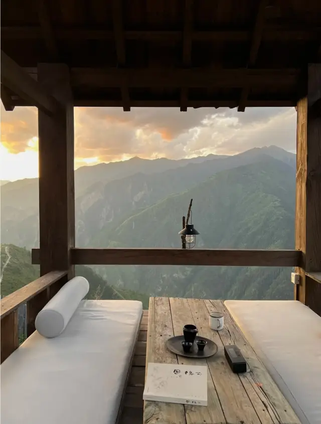 Jiuzhaigou Hotel｜A Wild Luxury Hotel Above the Clouds!