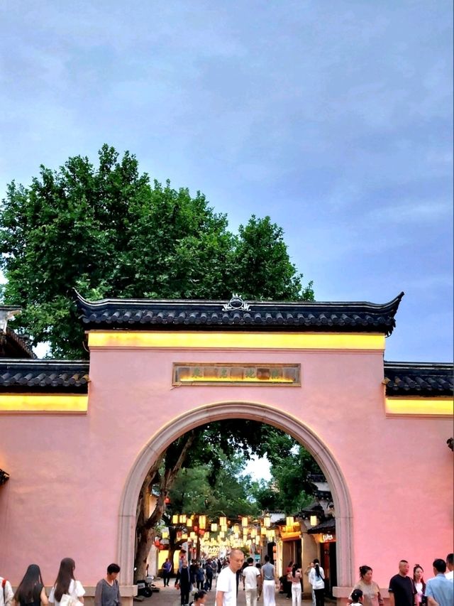 🌳《一棵金樹與一場柔軟的邂逅──我的惠山古鎮漫行記》