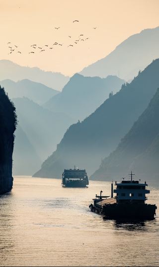 Only when seen with my own eyes did I truly understand the beauty of the Three Gorges as depicted by Li Bai